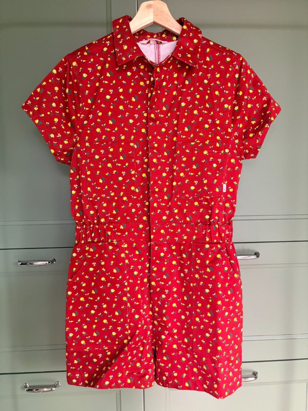 Rolla’s Alpine Floral Hamptons Romper Red Button Front Shorts Size M - Picture 6 of 6